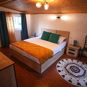 Grandpa House-attic App 4 Appartamento Tirana