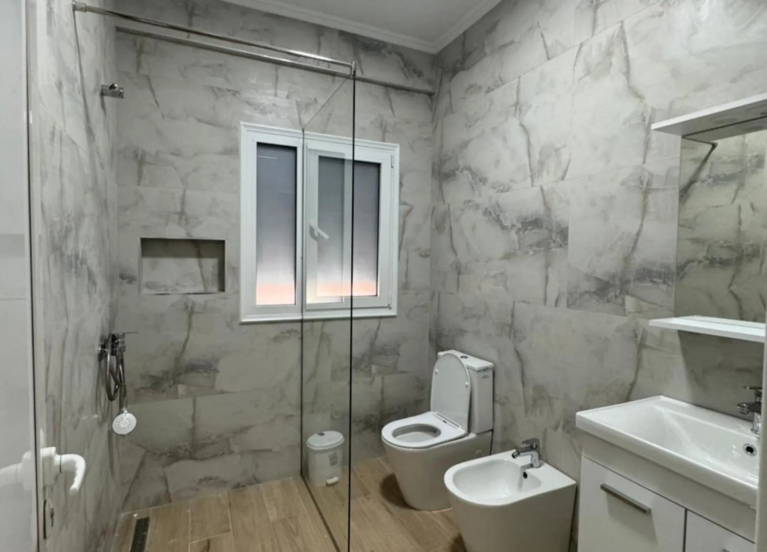 Kmk Apartments 티라나