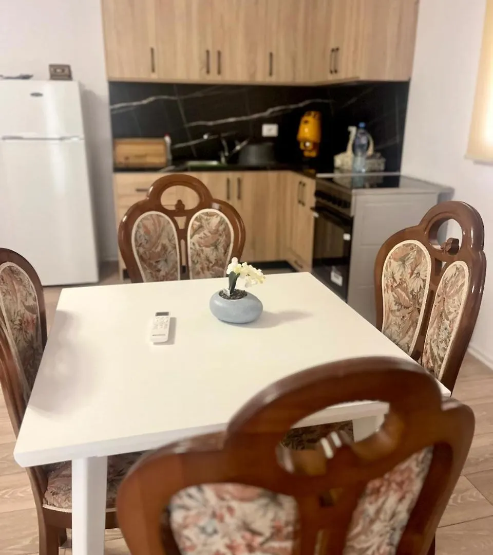 Kmk Apartments 티라나