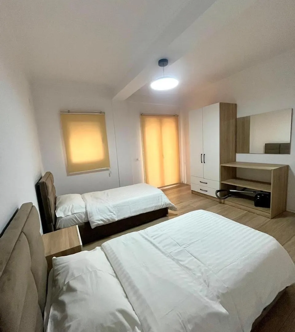Kmk Apartments 티라나
